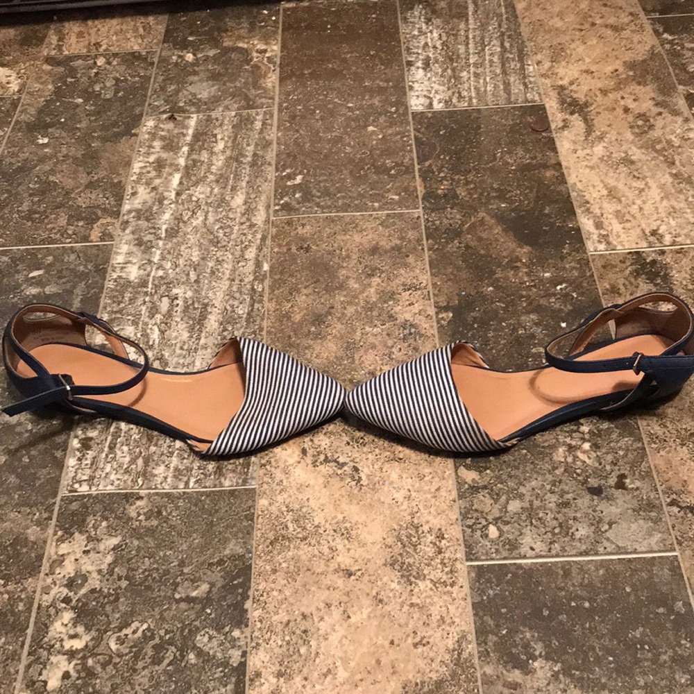 Flats - Picture 2 of 3